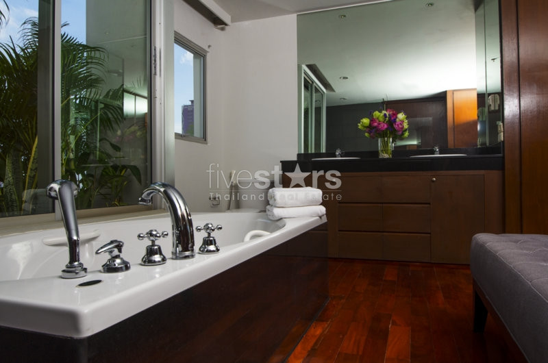 in Bangkok, Sathorn area, nice apartment, 450 sqm., 4 beds, 200 M. to BTS Surasak station, Spacious balconies, photo 8