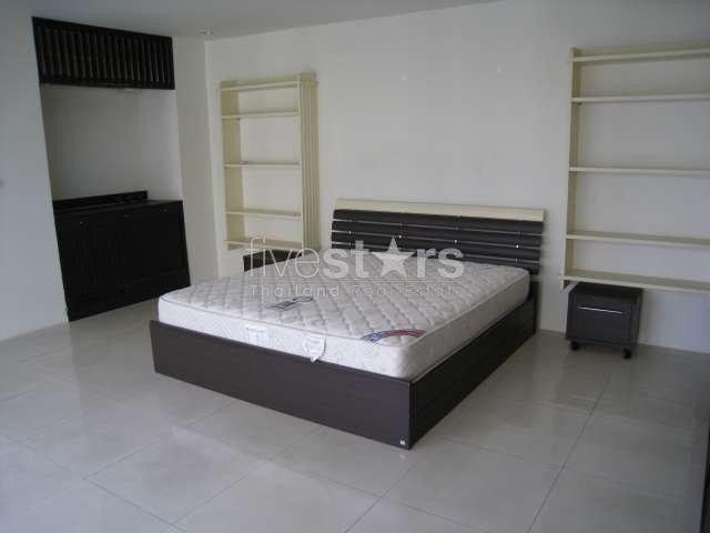 in Bangkok,Nice 3 bedrooms Fully Furnished with Oriental style, Jacuzzi inside and walking distance to BTS Chidlom Station, photo 5