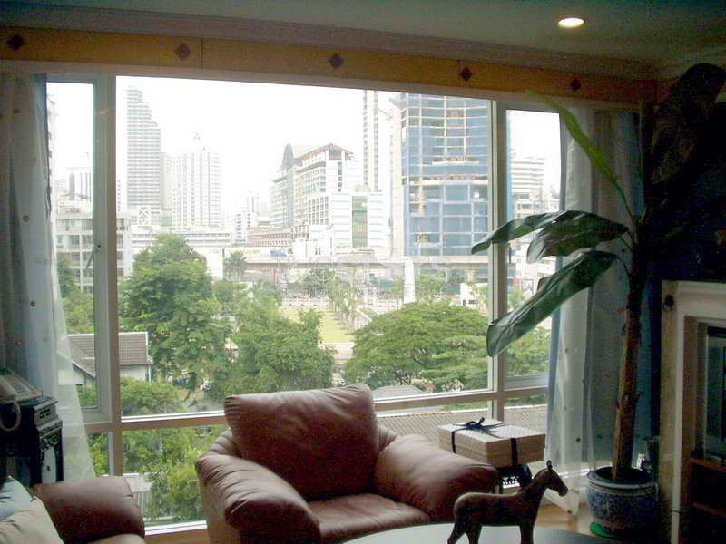 in Bangkok, Nana area, Thai-contemporary decorated 1 Bed., new condo, 300 M. from BTS station