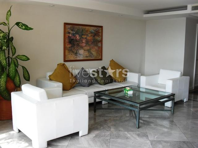 in Bangkok, Sukhumvit area Luxurious 3 bedrooms with walking distance to BTS Chidlom Station