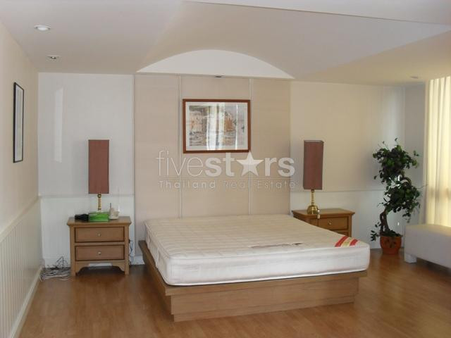 in Bangkok, Sukhumvit area Luxurious 3 bedrooms with walking distance to BTS Chidlom Station, photo 2
