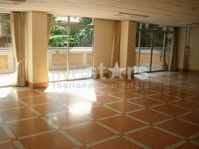 in Bangkok, Prompong area, 3 beds, corner unit, walk to BTS