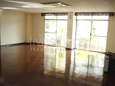 in Bangkok, Prompong area, 3 beds, corner unit, walk to BTS, photo 4