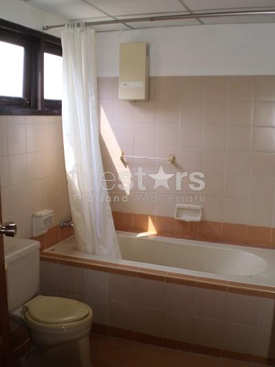 à Bangkok, appartement avec 3 chambres proche du BTS Prompong, photo 5