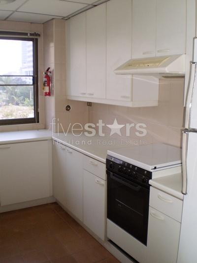 à Bangkok, appartement avec 3 chambres proche du BTS Prompong, photo 4
