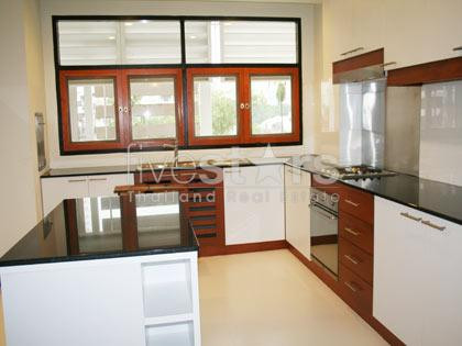à Bangkok, quartier Nanglichee appartement avec 2 chambres, décoration moderne de style chinoise