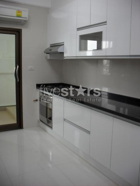 Fully Furnished 3 bedrooms apartment in Yenakart area.