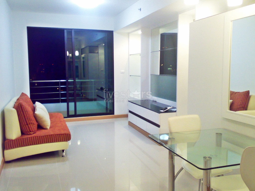 in Bangkok, Asoke area, nice condo, modern style, high floor, nearby BTS & MRT, photo 2