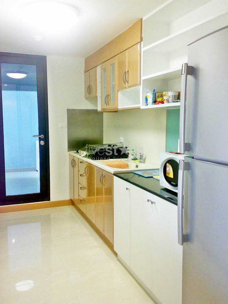 in Bangkok, Asoke area, nice condo, modern style, high floor, nearby BTS & MRT, photo 3