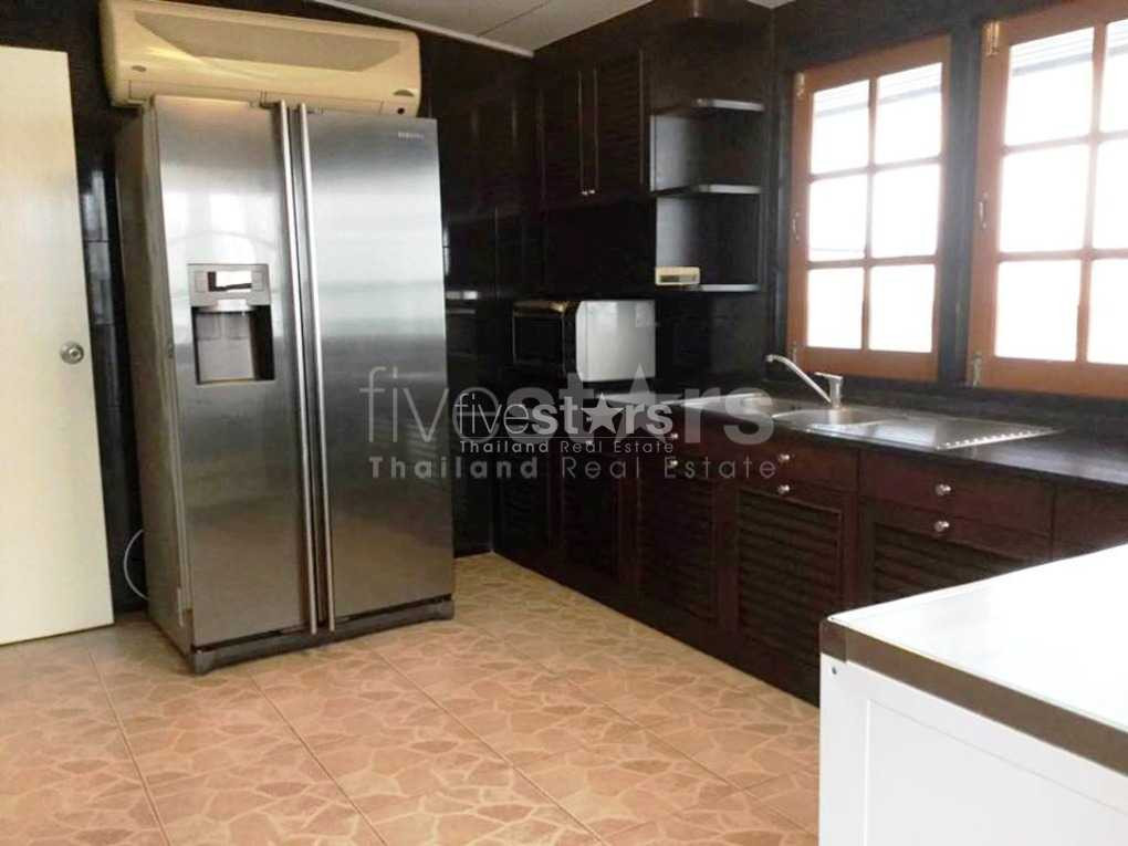 à Bangkok, jolie villa colonial dans une résidence sécurisée quartier Asoke, photo 10