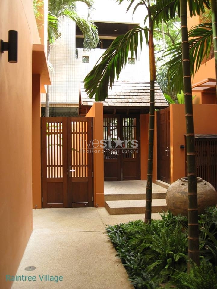 3 bedrooms Villa in Phrompong area close to BTS station, photo 2