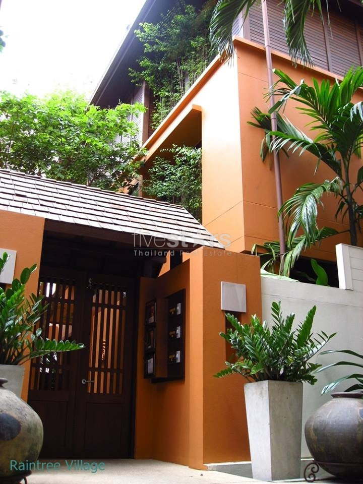 3 bedrooms Villa in Phrompong area close to BTS station