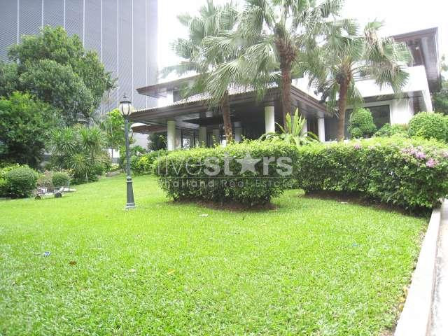 exclusive single house for rent with 4 bedroom and large private garden