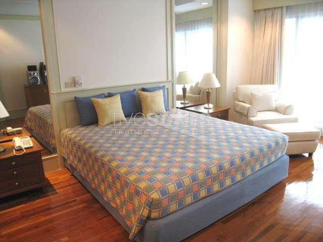 à Bangkok, appartement duplex avec 2 chambres et balcon quartrier Sathorn/Chan road