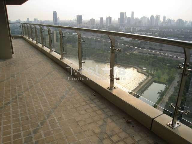 Condo de 3 chambres à louer sur la route Asoke à Ratchdaphisek