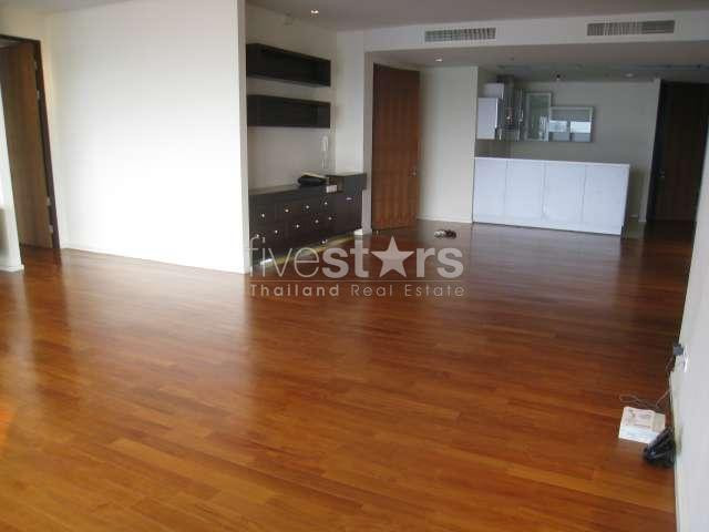 Condo de 3 chambres à louer sur la route Asoke à Ratchdaphisek, photo 3