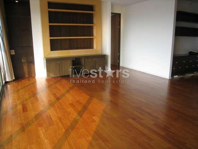 Condo de 3 chambres à louer sur la route Asoke à Ratchdaphisek, photo 4