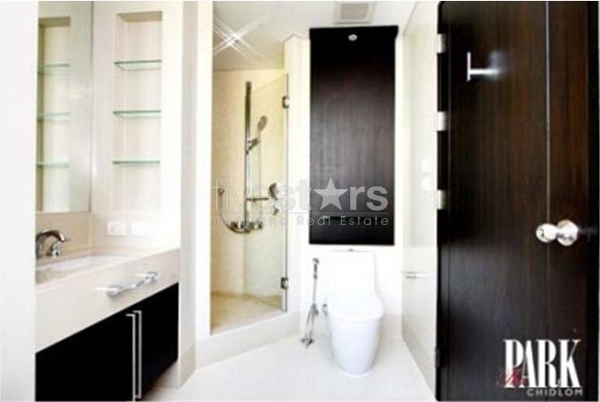 in Bangkok, Chitlom area, luxury & modern condo, 200 M. to BTS Chitlom