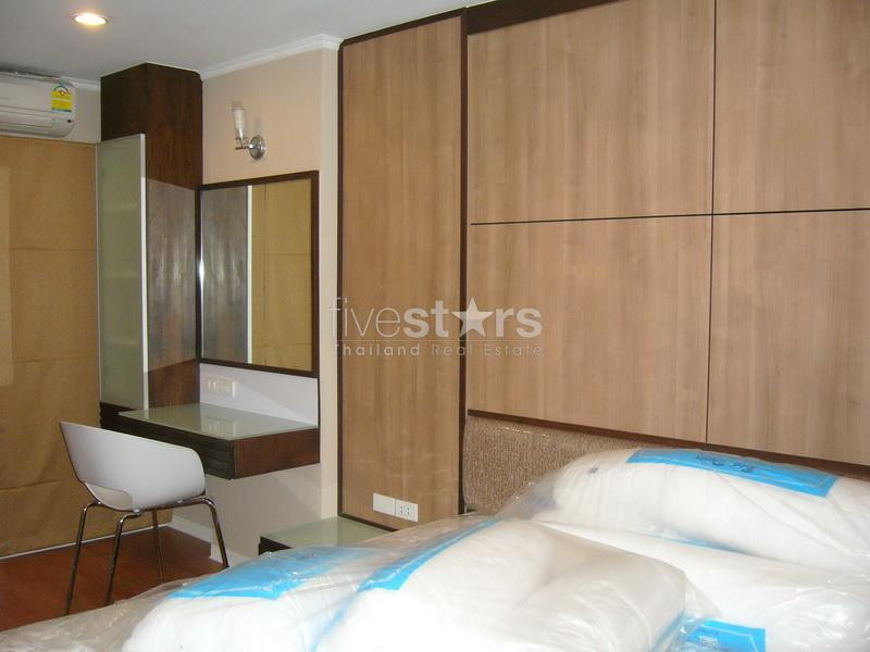in Bangkok, Fully Furnished 2 bedrooms apartment, Located in Ratchadapisek Area, Closed to French School