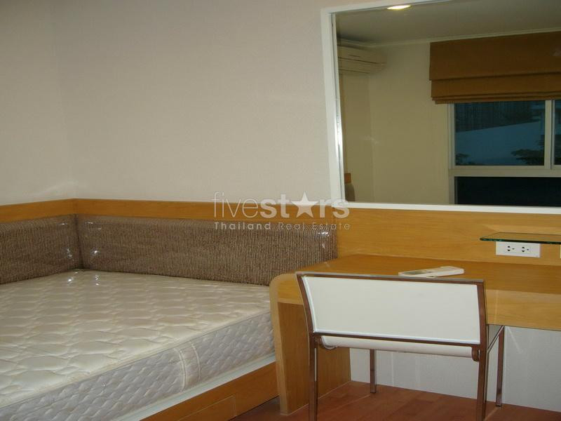 in Bangkok, Fully Furnished 2 bedrooms apartment, Located in Ratchadapisek Area, Closed to French School, photo 2