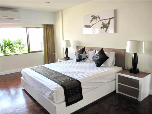 in Bangkok, Sukhumvit Area, Newly Renovate 2 bedrooms, Fully Furnised, closed to BTS Nana