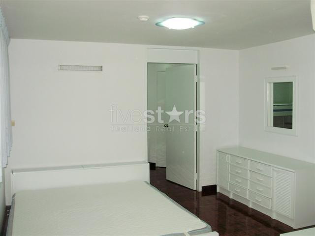 à Bangkok, appartement spacieux de 102 m² habitable avec 2 chambres quartier Ekamai, photo 4