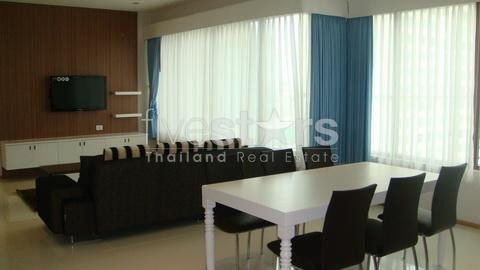 à Bangkok, appartement moderne avec 3 chambres proche BTS Prompong