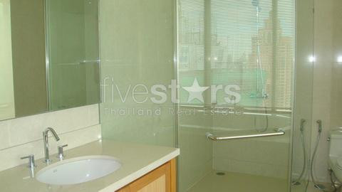 à Bangkok, appartement moderne avec 3 chambres proche BTS Prompong, photo 6