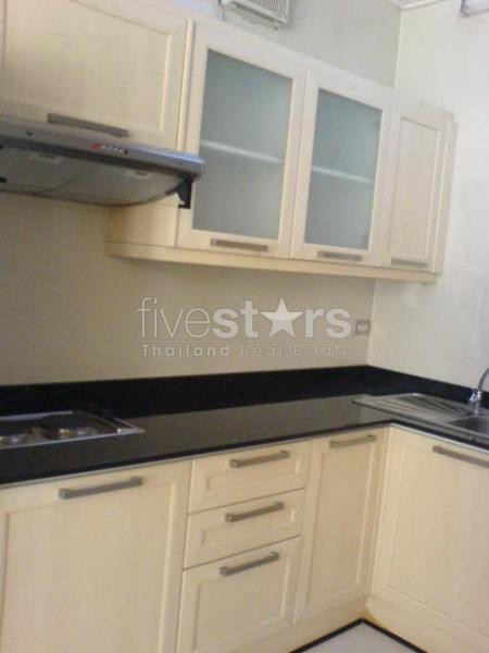 For rent in Bangkok, Chidlom area,lovely 1 bedroom in area of bussiness center. Convenience with BTS Chidlom.