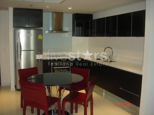 à Bangkok, quartier Sukhumvit-Thonglo, un luxueux appartement avec 2 chambres.