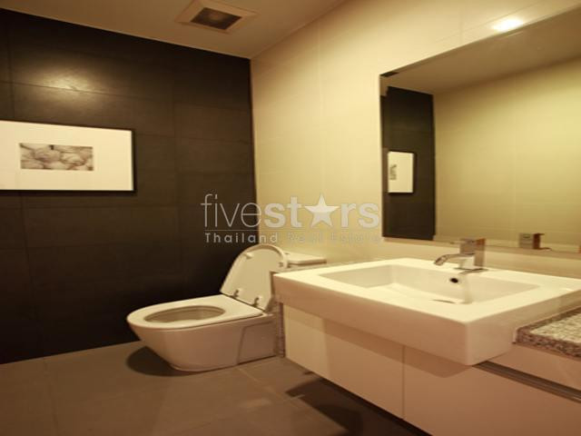 à Bangkok, superbe appartement moderne avec 3 chambres dans un immeuble de standing quartier Asoke
