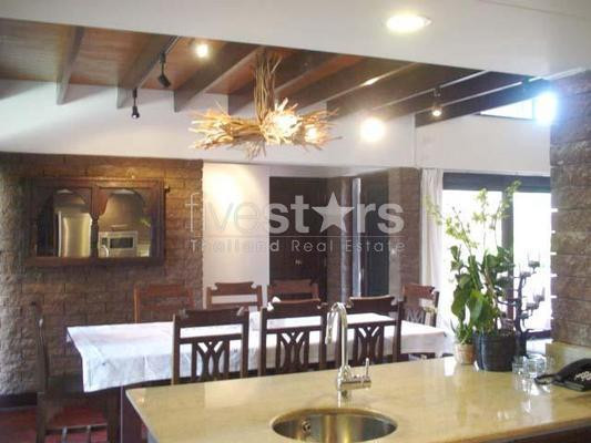 à Bangkok, charmante maison avec 4 chambres et piscine privée quartier On nut., photo 2