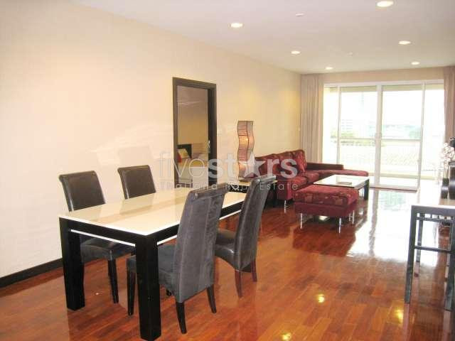 à Bangkok, quartier Sukhumvit-Prompong, un appartement moderne avec 2 chambres.