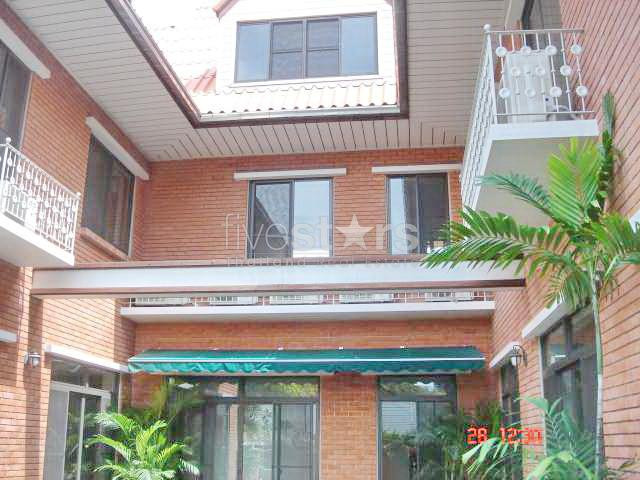 à Bangkok, jolie maison privée avec 6 chambres et piscine privée quartier Prompong, photo 3