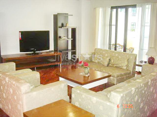 à Bangkok, quartier Sukhumvit-Asok, appartement moderne avec 3 chambres.
