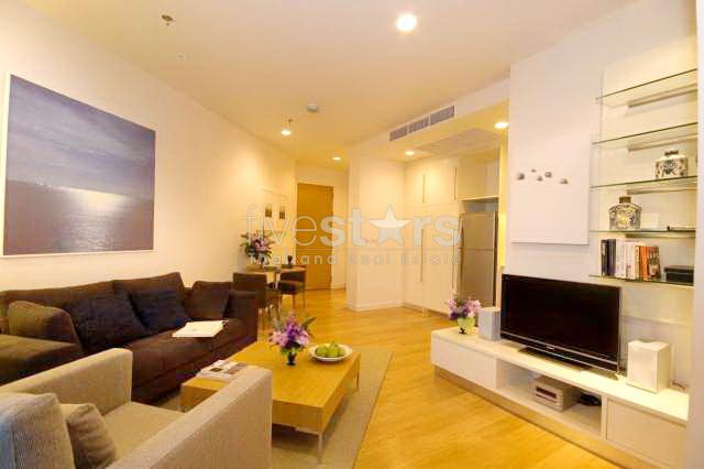 à Bangkok, appartement moderne avec 1 chambre en bordure de rivière Chao Phraya