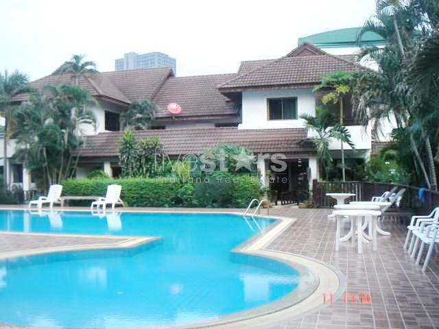 à Bangkok, maison avec 4 chambres dans une residence sécuriséequartier Prompong, photo 2