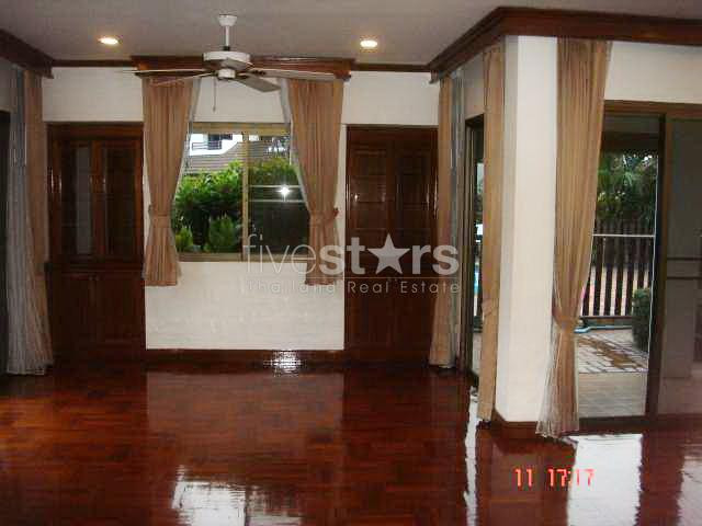 à Bangkok, maison avec 4 chambres dans une residence sécuriséequartier Prompong, photo 4