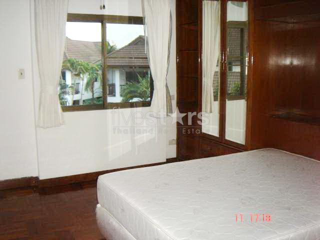 à Bangkok, maison avec 4 chambres dans une residence sécuriséequartier Prompong, photo 6