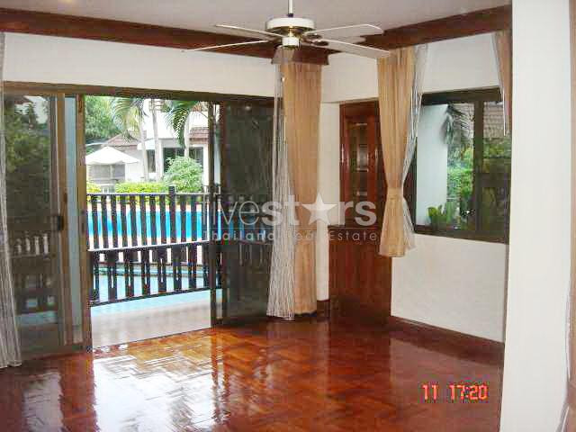 à Bangkok, maison avec 4 chambres dans une residence sécuriséequartier Prompong, photo 7