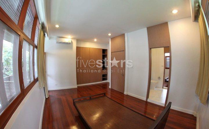 à Bangkok, jolie maison avec 5 chambres récemment refait à neuf quartier prompong, photo 3