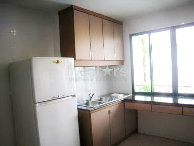 quartier Sukhumvit, appartement moderne avec 3 chambres proche du BTS Prompong., photo 10