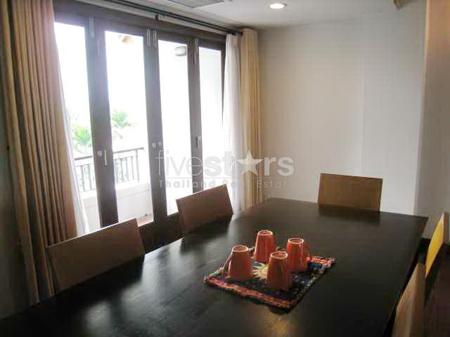 quartier Sukhumvit, appartement moderne avec 3 chambres proche du BTS Prompong., photo 2