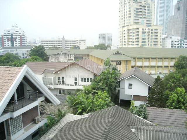 quartier Sukhumvit, appartement moderne avec 3 chambres proche du BTS Prompong., photo 4