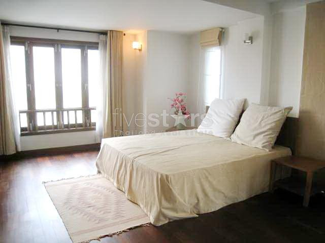 quartier Sukhumvit, appartement moderne avec 3 chambres proche du BTS Prompong., photo 5