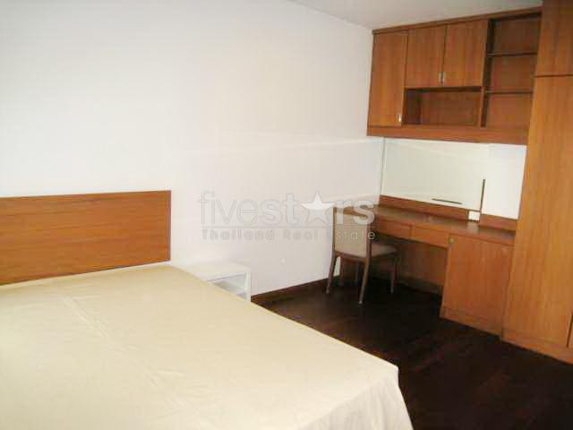 quartier Sukhumvit, appartement moderne avec 3 chambres proche du BTS Prompong., photo 8