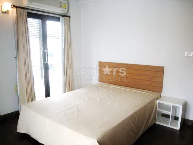 quartier Sukhumvit, appartement moderne avec 3 chambres proche du BTS Prompong., photo 9