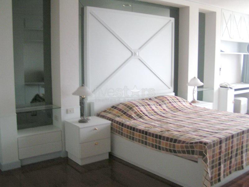 à Bangkok, dans le quartier Ploenchit, un appartement moderne avec 2 chambres, photo 4