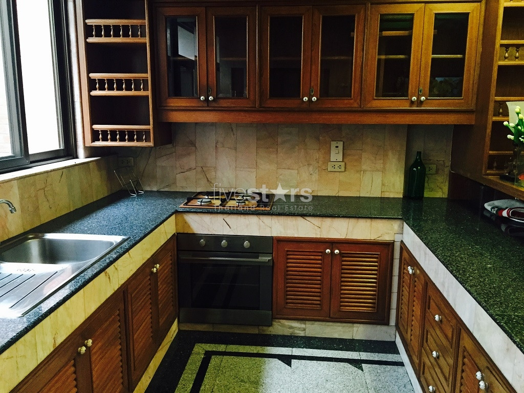 à Bangkok, townhouse spacieux avec 4 chambres sur 4 étages dans une residence privée quartier Tonglor, photo 5