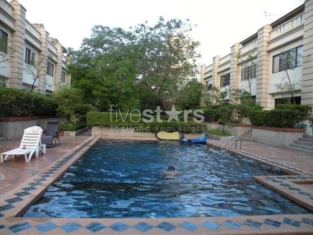 à Bangkok, townhouse spacieux avec 4 chambres sur 4 étages dans une residence privée quartier Tonglor, photo 2